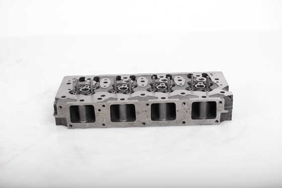 Bon prix Pièces de machines d'excavatrice de taille standard de culasse de moteur diesel 4TNV94 en ligne