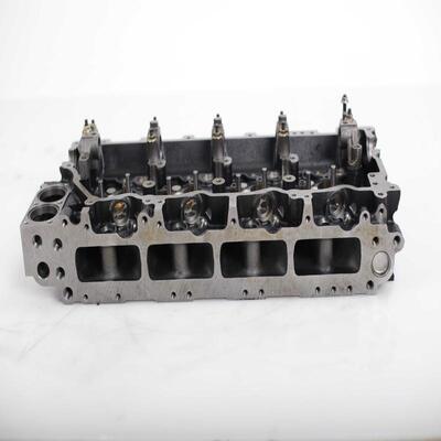 Guter Preis Gusseisen-Zylinderkopfbaugruppe OEM Isuzu 4HK1 Zylinderkopf-Baggermaschinenteile online